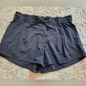 Lululemon stroll at sundown mid rise shorts